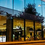 Q Hotel