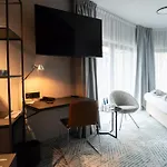 Q 4* Vratislav