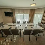 Q Hotel