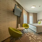 Q Hotel 4*